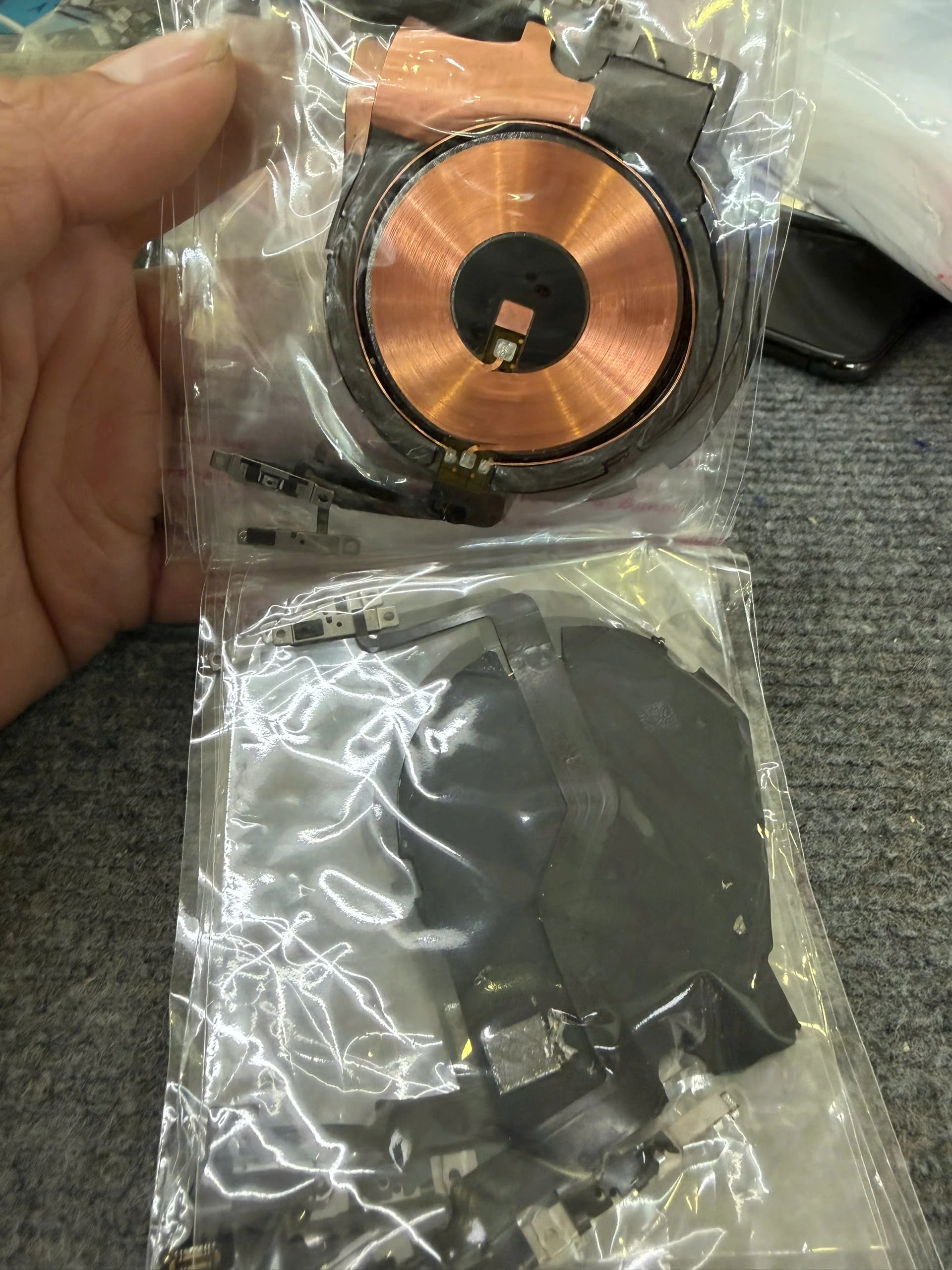 Sạc Không Dây + Cáp Nút Nguồn + Cáp Âm Lượng iPhone 12 Pro Max (Model A2341, A2342, A2411, A2412, A2413, A2414)